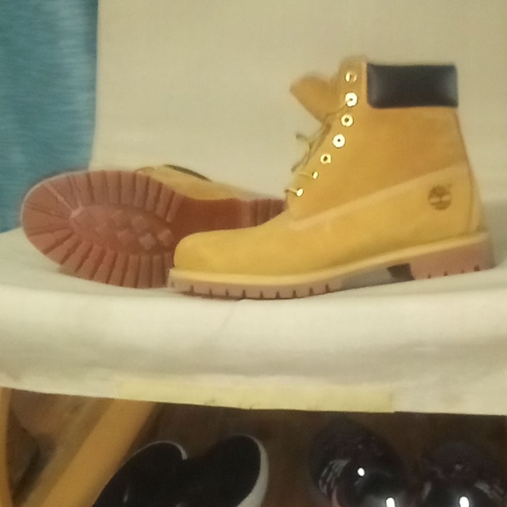 Size 12 original style men's Timberland boots.